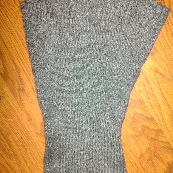 Women's Sweater - Picture 4 of 6